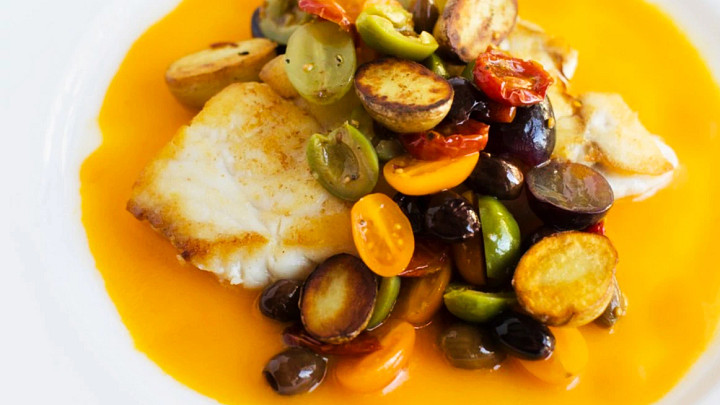 Fish, olives, tomatoes, sauce