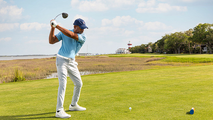 Darius Rucker golfing