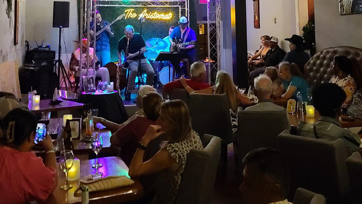 Aristocrat dining room