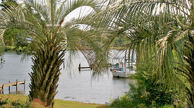 11 Dock-and-Dine Eateries on South Carolina's Great Lakes